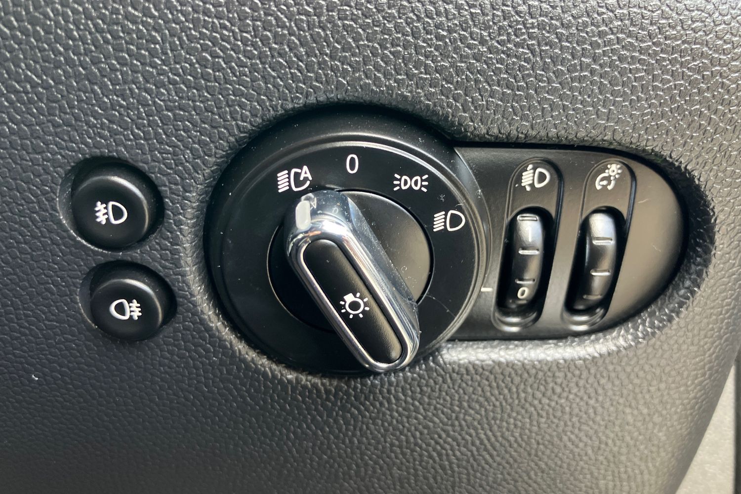 Used MINI Convertible 2019 for sale - 75730302: Photo 17