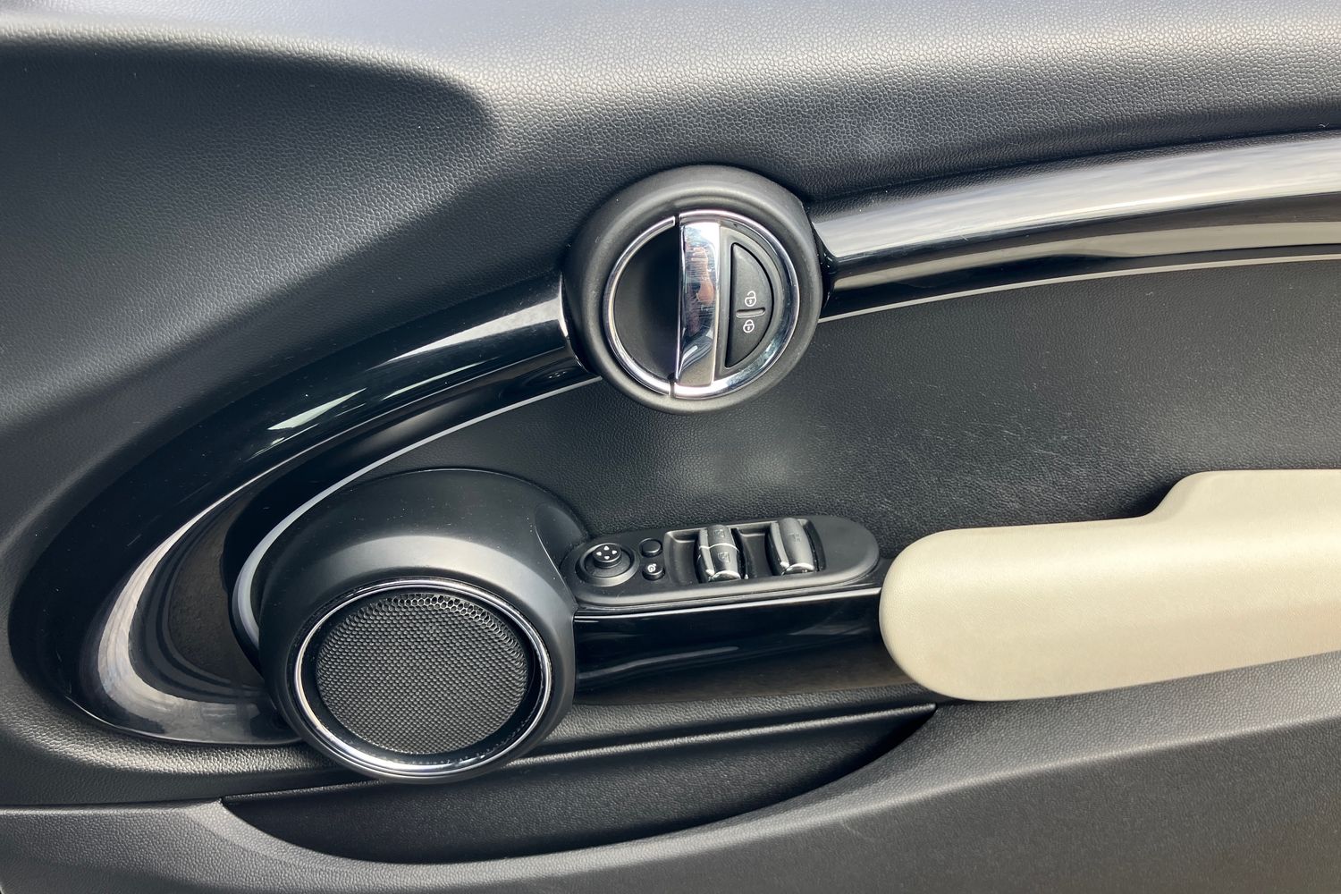 Used MINI Convertible 2019 for sale - 75730302: Photo 18