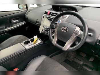 Used Toyota Prius+ 2019 for sale - 76961628: Photo
