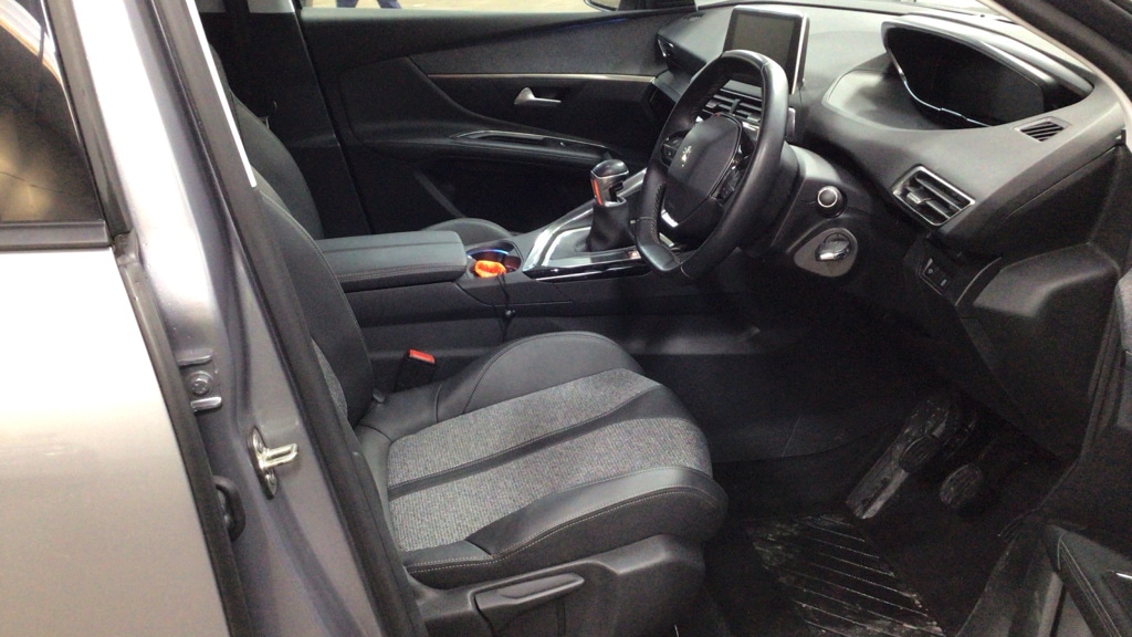 Used Peugeot 5008 2020 for sale - 76637109: Photo 3