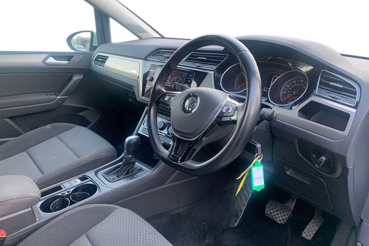 Used Volkswagen Touran 2018 for sale - 76718538: Photo 3