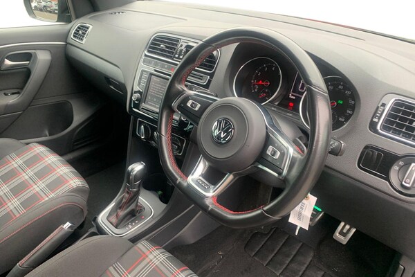 Used Volkswagen Polo 2016 for sale - 76253330: Photo 3