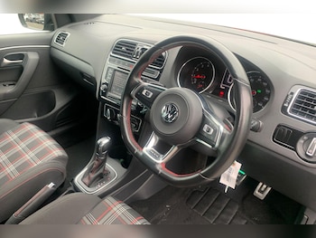 Used Volkswagen Polo 2016 for sale - 76253330: Photo