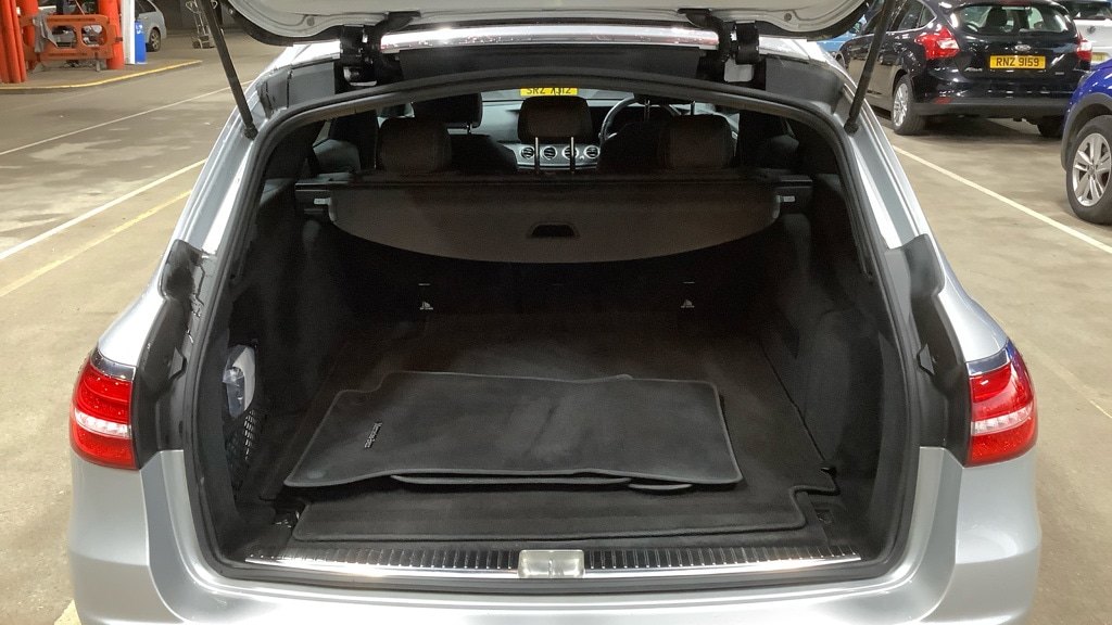 Used Mercedes-Benz E Class 2021 for sale - 76649311: Photo 2