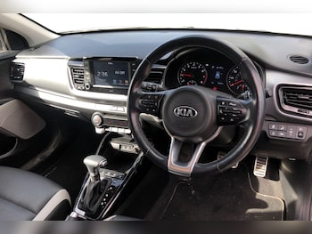 Used Kia Stonic 2020 for sale - 75970517: Photo