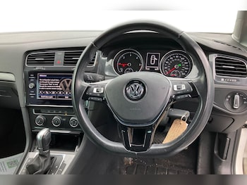 Used Volkswagen Golf 2019 for sale - 76541087: Photo