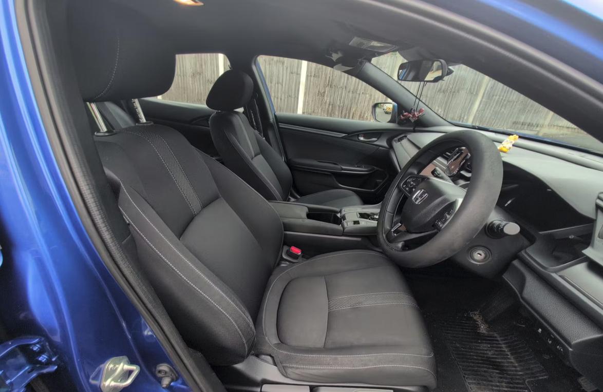 Used Honda Civic 2018 for sale - 76827991: Photo 3