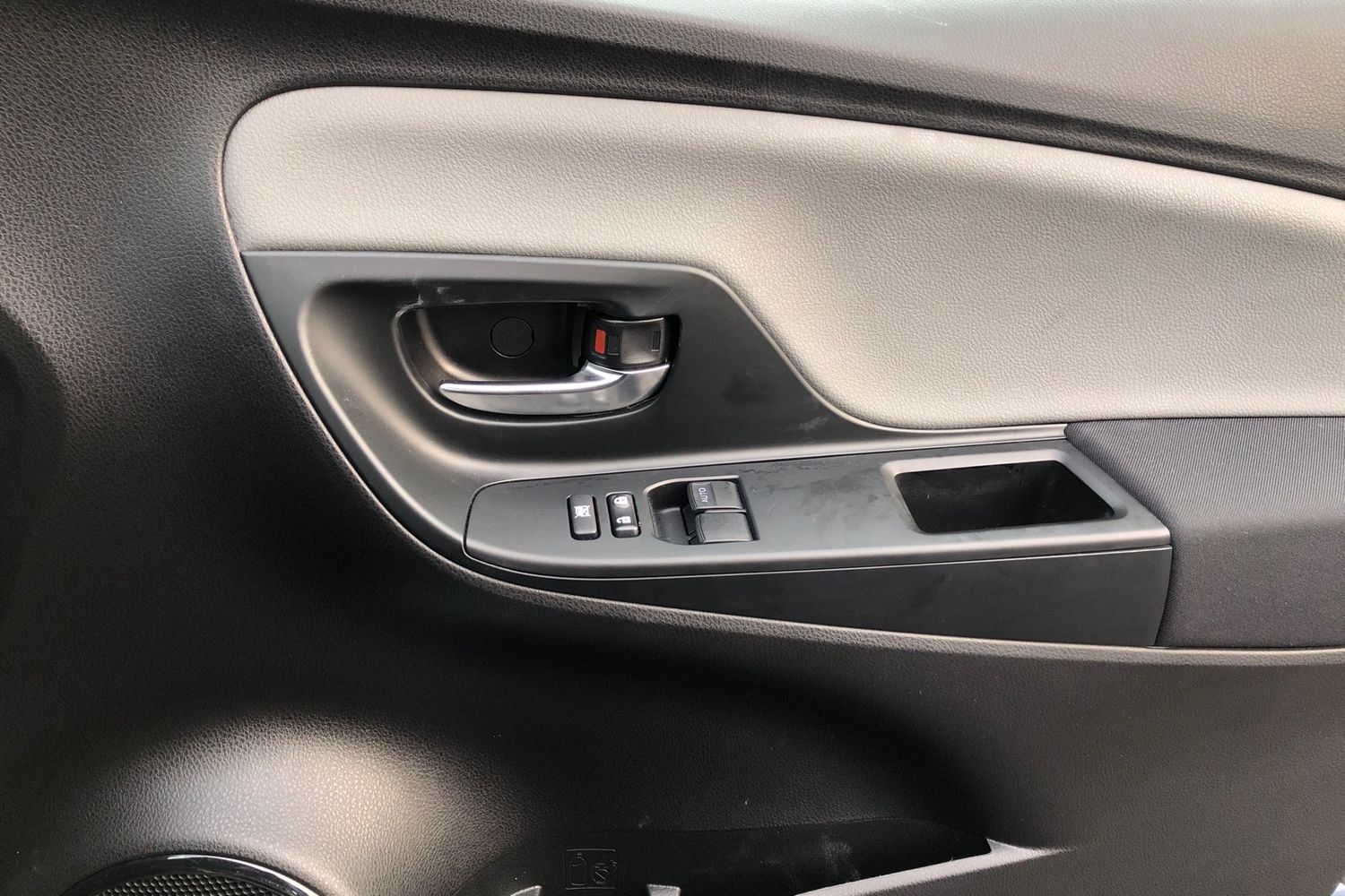 Used Toyota Yaris 2017 for sale - 76836198: Photo 14