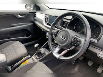 Used Kia Stonic 2020 for sale - 79068776: Photo