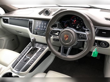 Used Porsche Macan 2018 for sale - 75932542: Photo