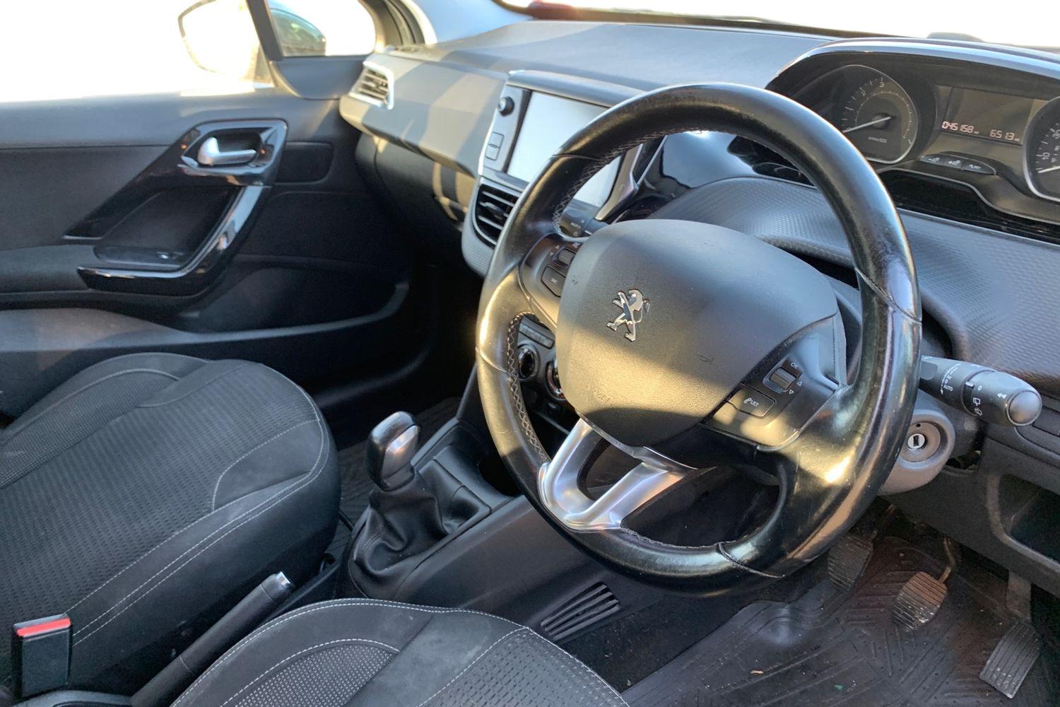 Used Peugeot 208 2017 for sale - 76909524: Photo 3