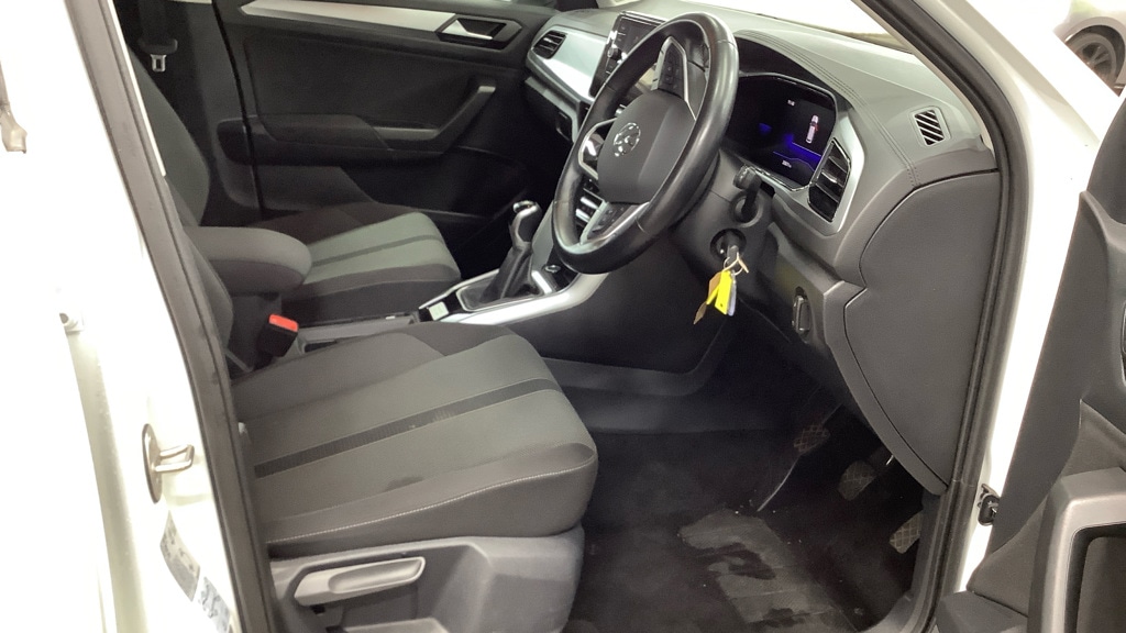 Used Volkswagen T-Roc 2023 for sale - 76357711: Photo 2