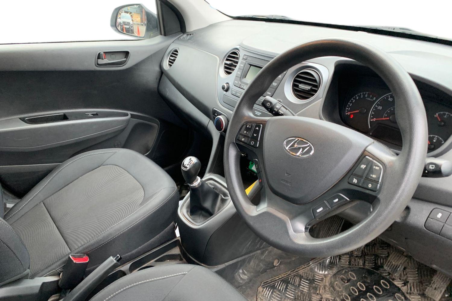 Used Hyundai i10 2017 for sale - 77026577: Photo 3