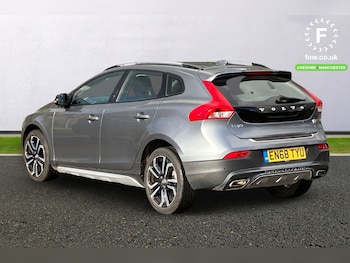 Used Volvo V40 2019 for sale - 76280858: Photo 2