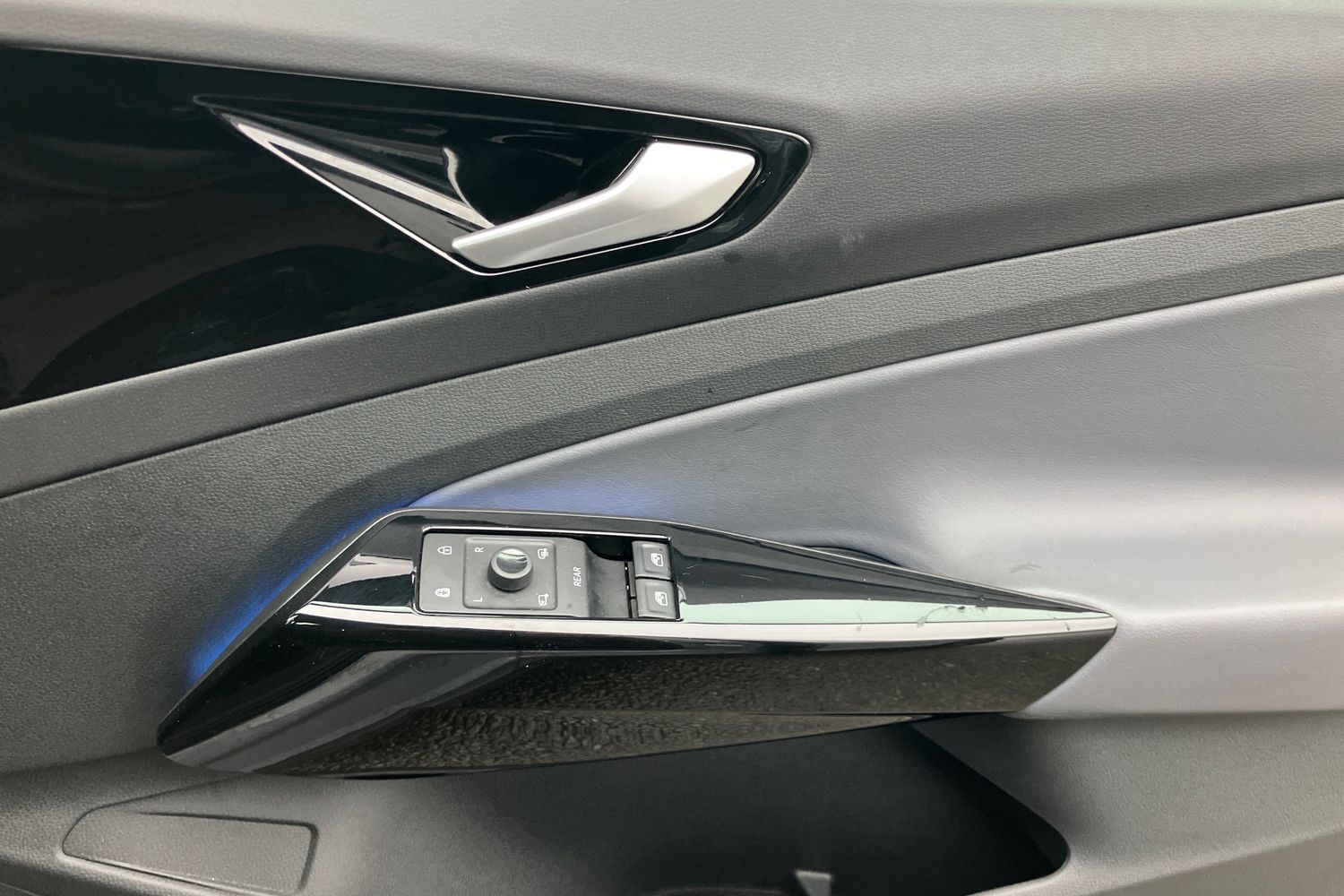 Used Volkswagen ID.4 2023 for sale - 76896260: Photo 21