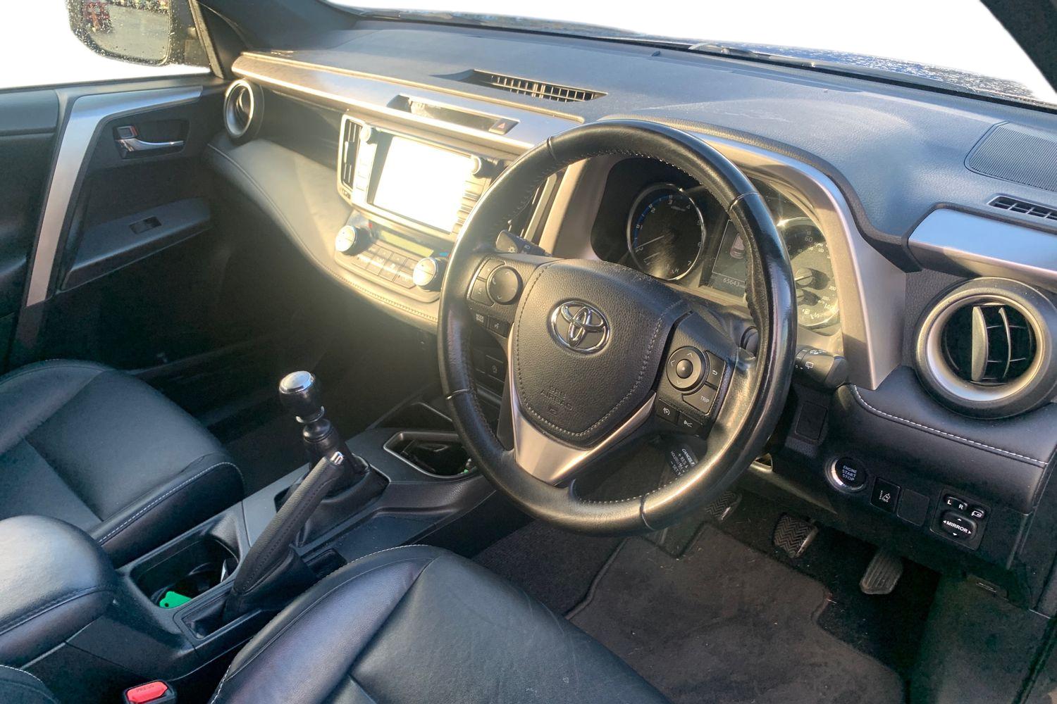 Used Toyota RAV4 2017 for sale - 76357715: Photo 3