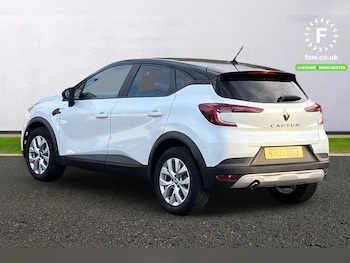 Used Renault Captur 2021 for sale - 76133648: Photo 2