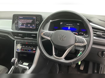 Used Volkswagen T-Roc 2023 for sale - 76197632: Photo 3