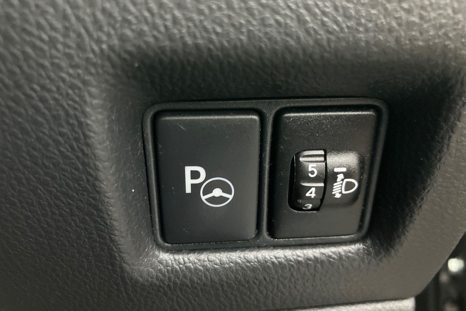 Used Toyota C-HR 2018 for sale - 77327341: Photo 22