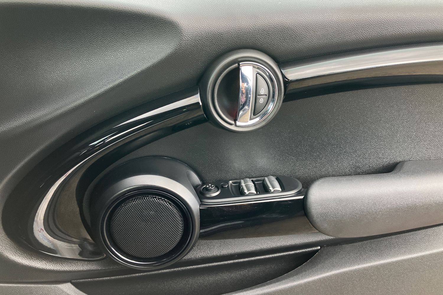 Used MINI Convertible 2016 for sale - 75639323: Photo 19
