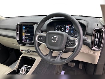Used Volvo XC40 2021 for sale - 76133668: Photo 3
