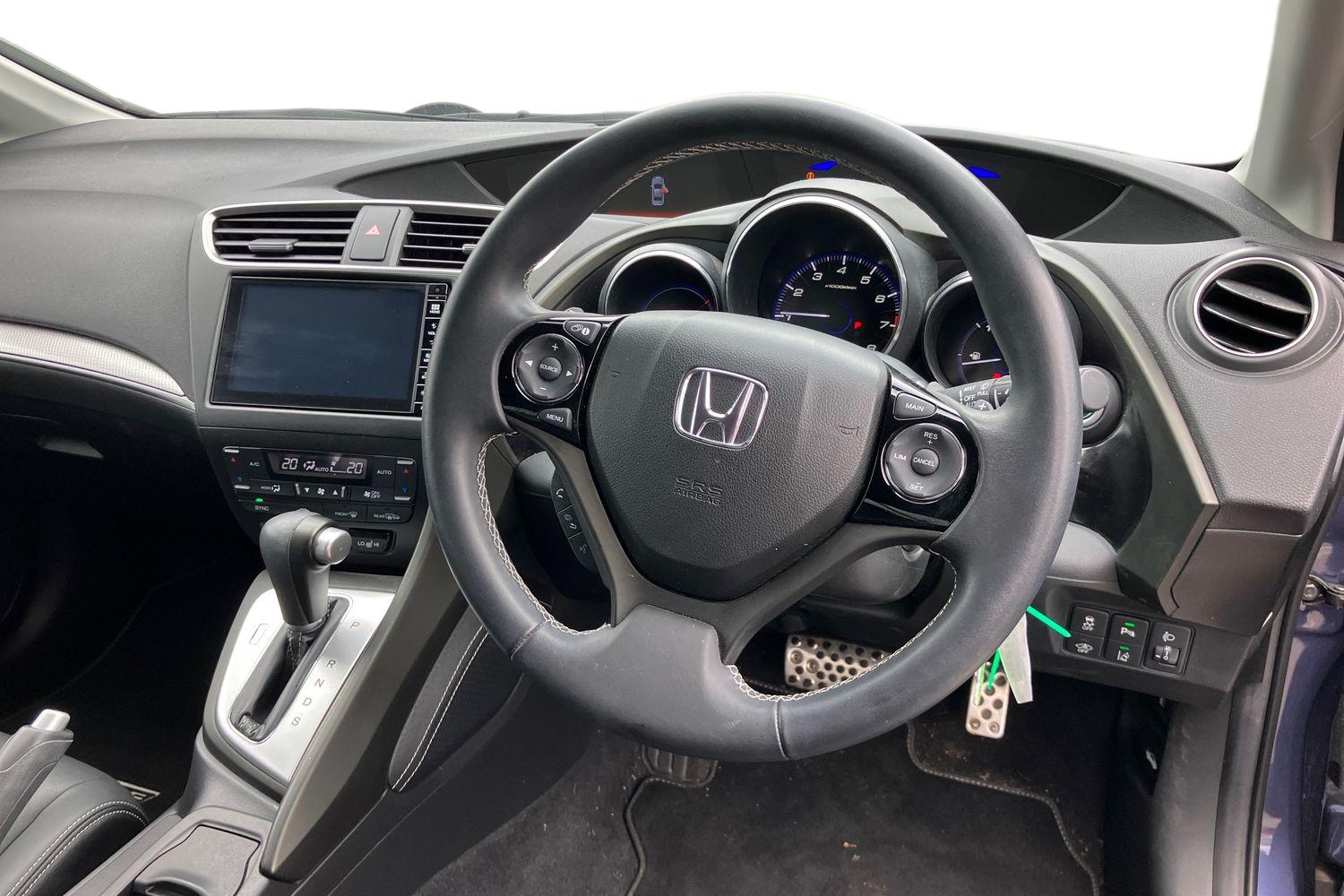 Used Honda Civic 2017 for sale - 76119836: Photo 3