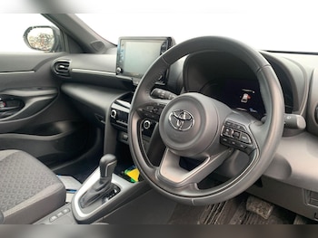 Used Toyota Yaris Cross 2023 for sale - 77187374: Photo