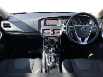 Used Volvo V40 2019 for sale - 75329747: Photo
