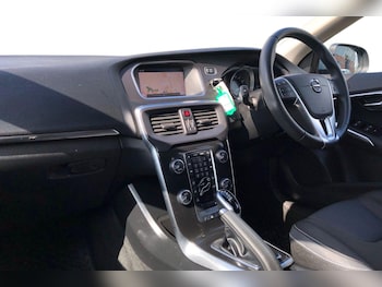 Used Volvo V40 2019 for sale - 75329747: Photo