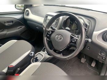 Used Toyota AYGO 2018 for sale - 76411608: Photo