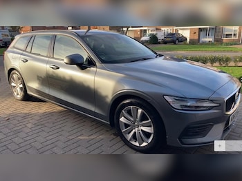 2019 - 2.0 D4 [190] Momentum 5dr Auto