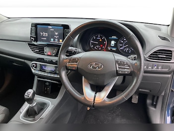 Used Hyundai i30 2017 for sale - 76115154: Photo 3
