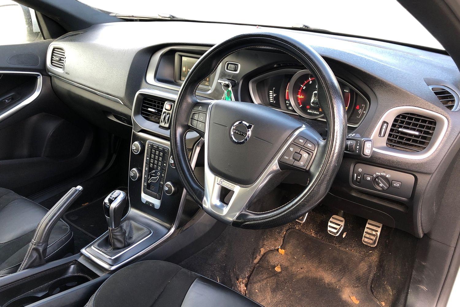 Used Volvo V40 2017 for sale - 76488375: Photo 3