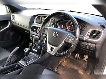 Used Volvo V40 2017 for sale - 76488375: Photo