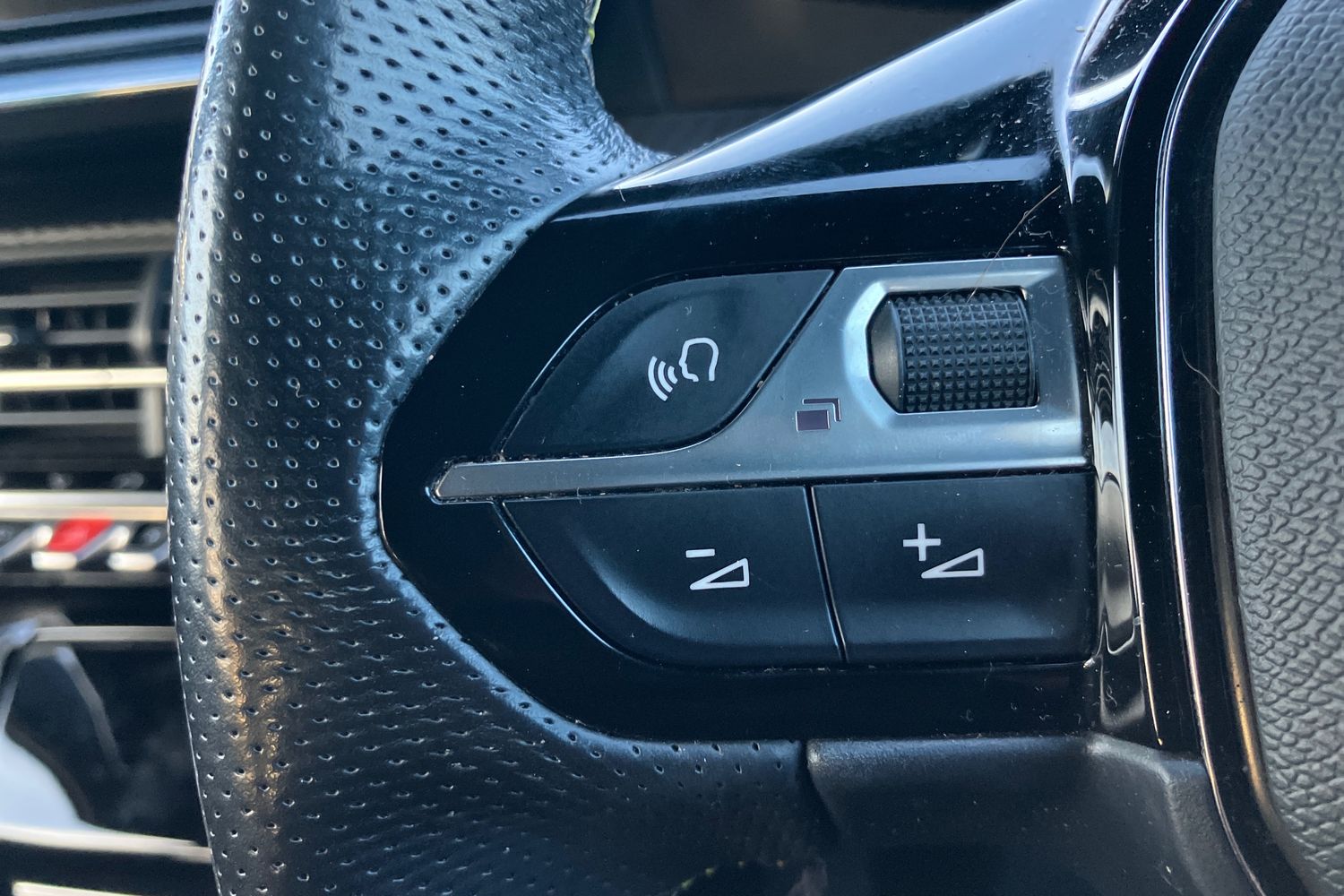 Used Peugeot 2008 2021 for sale - 76863371: Photo 16