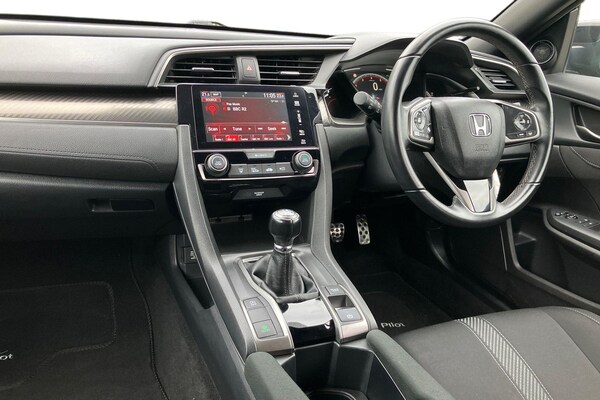 Used Honda Civic 2019 for sale - 76274845: Photo 4