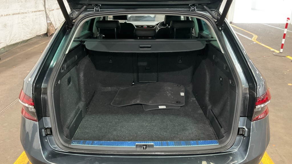 Used Skoda Superb 2020 for sale - 76746322: Photo 3