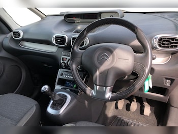 Used Citroen C3 Picasso 2017 for sale - 75489552: Photo