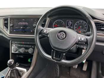 Used Volkswagen T-Roc 2018 for sale - 74931984: Photo