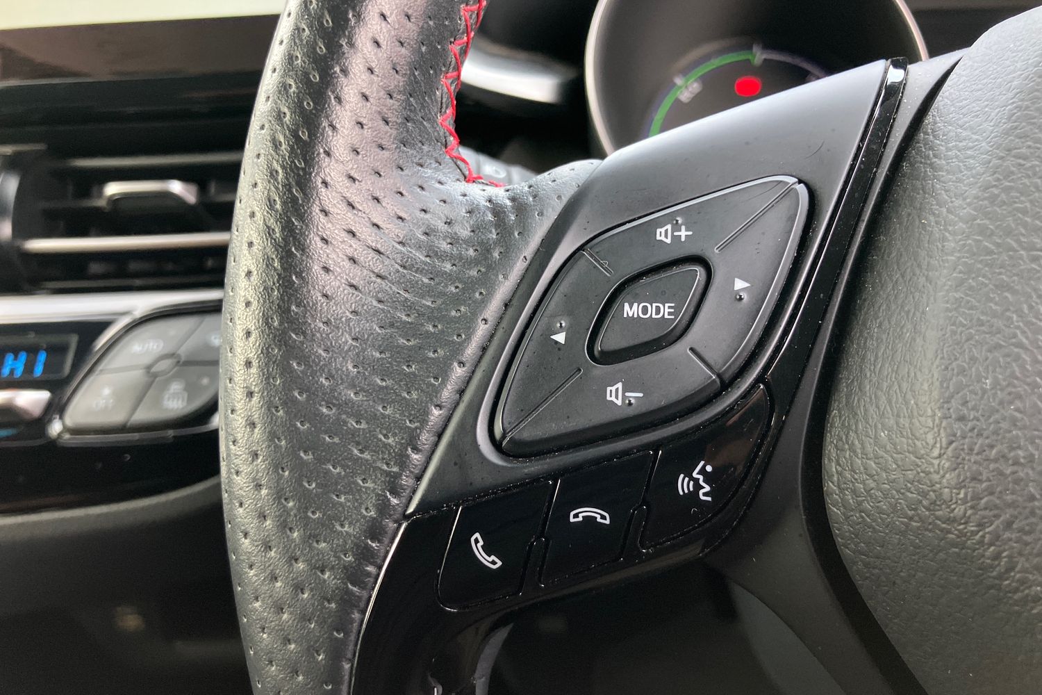 Used Toyota C-HR 2023 for sale - 76323994: Photo 12