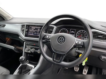 Used Volkswagen T-Roc 2021 for sale - 77514913: Photo