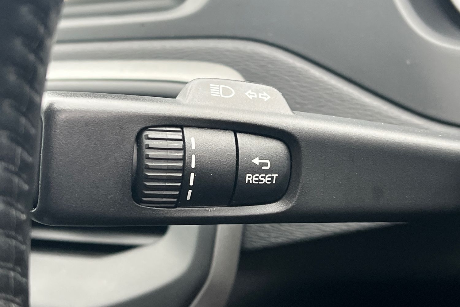 Used Volvo V40 2015 for sale - 77961498: Photo 12