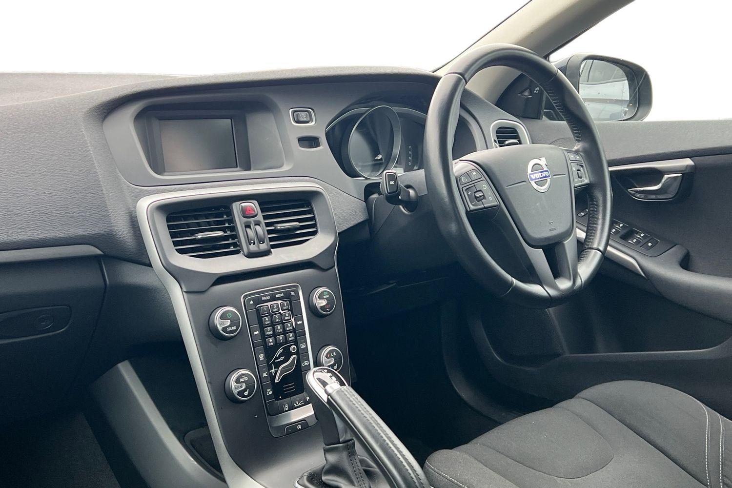 Used Volvo V40 2015 for sale - 77961498: Photo 4