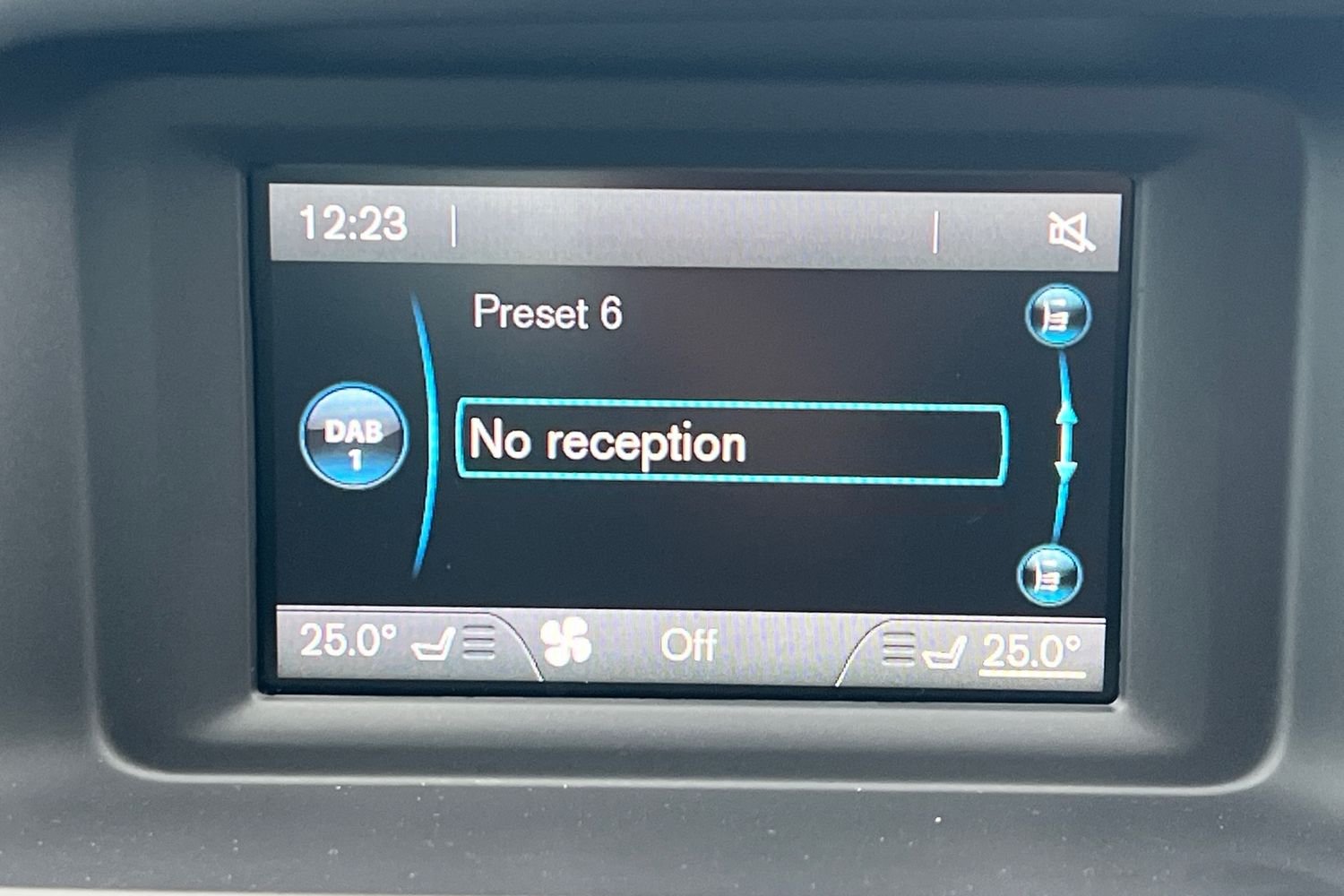 Used Volvo V40 2015 for sale - 77961498: Photo 6