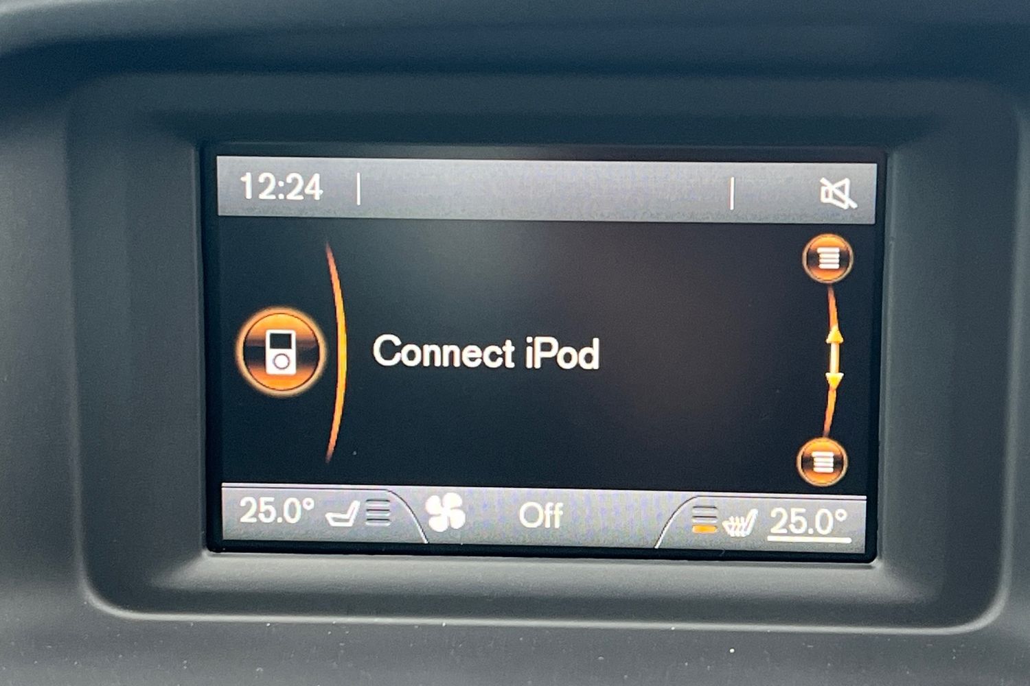 Used Volvo V40 2015 for sale - 77961498: Photo 7