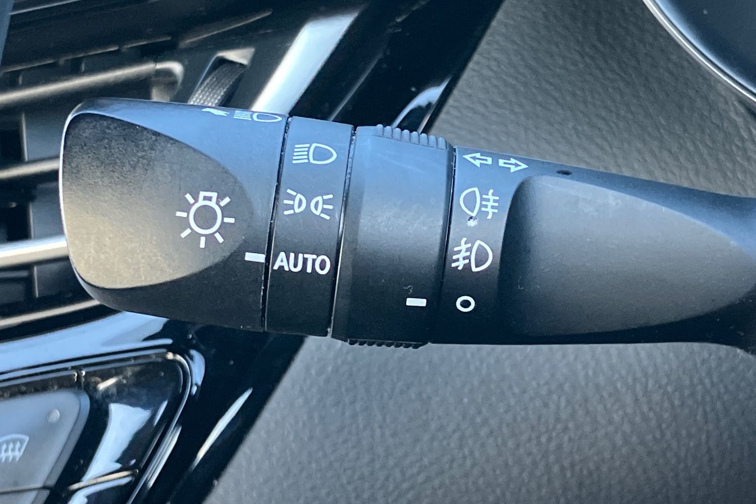 Used Toyota C-HR 2023 for sale - 77601668: Photo 18