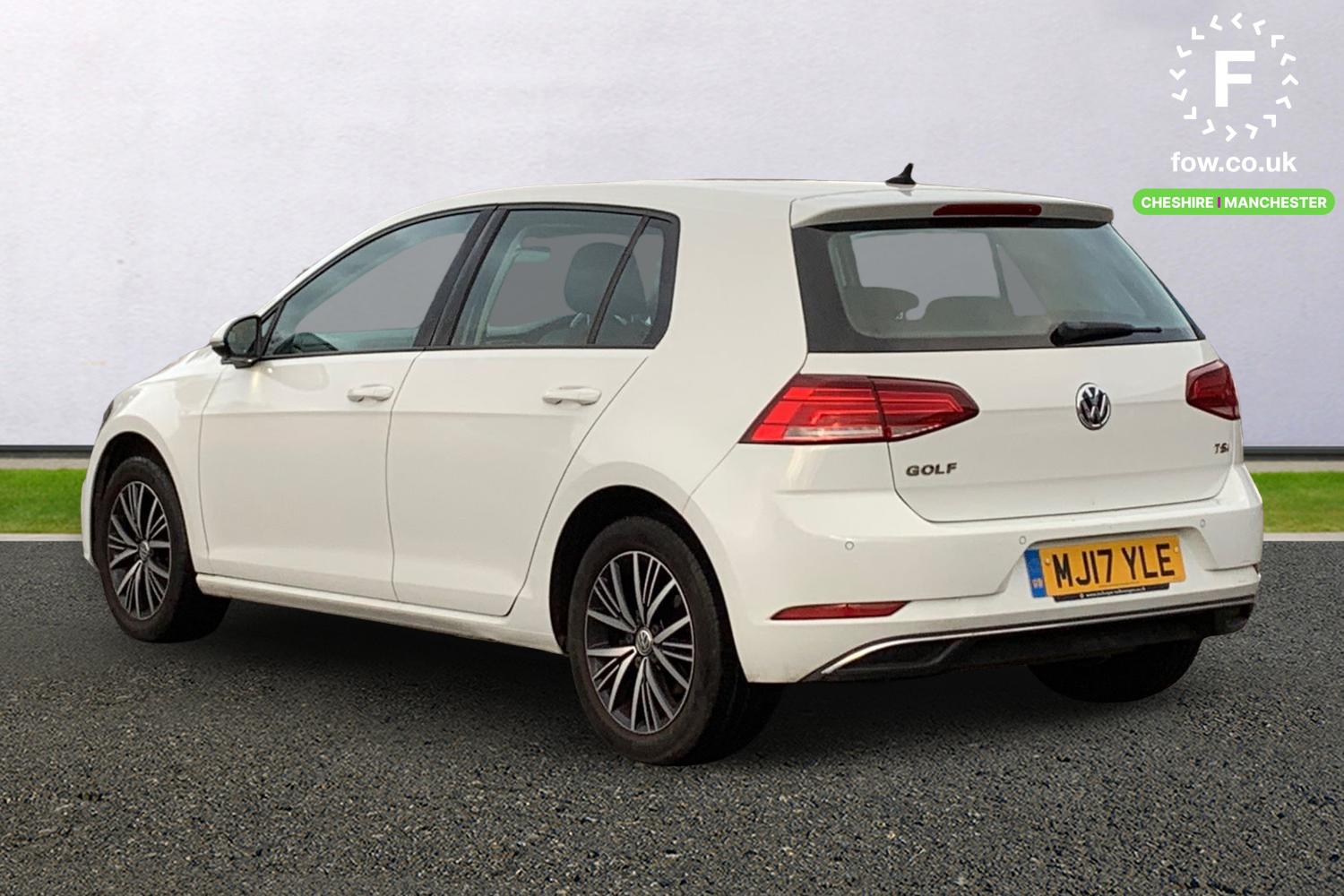 Used Volkswagen Golf 2017 for sale - 77270427: Photo 2