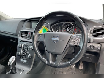 Used Volvo V40 2013 for sale - 77514772: Photo