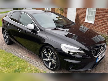 Used Volvo V40 2018 for sale - 76406082: Photo