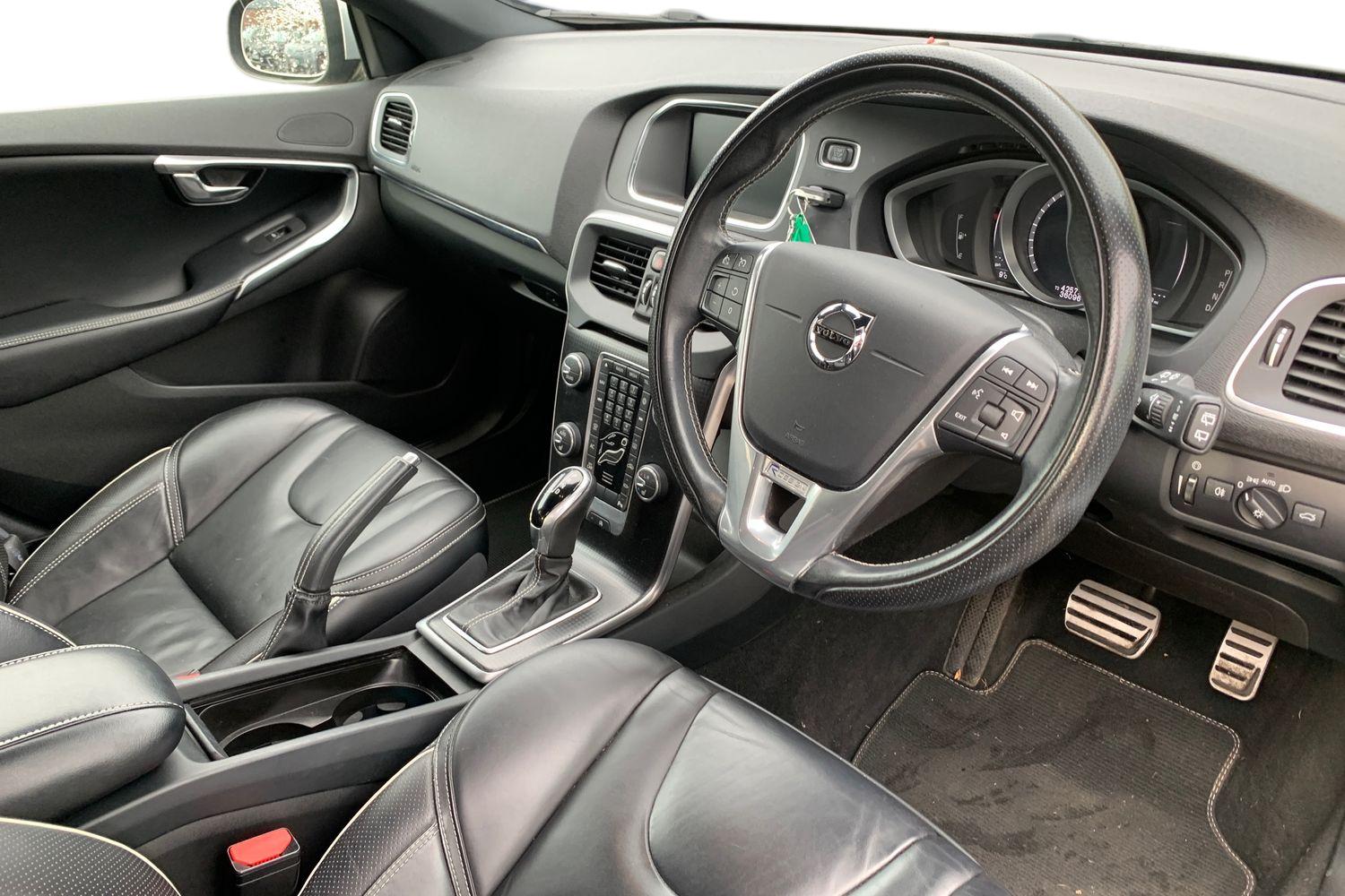 Used Volvo V40 2018 for sale - 76406082: Photo 3